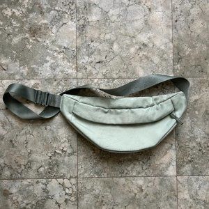 SHIPS FREE! Everlane Renew Transit Fanny Pack in Sold Out Light Blue